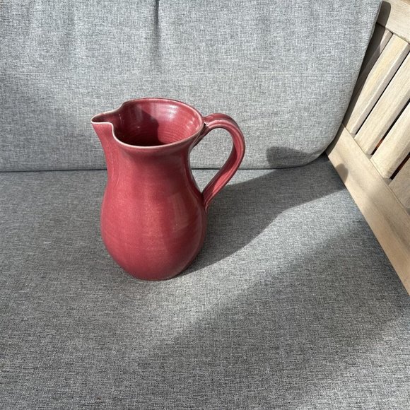 VINTAGE SHELTON'S POTTERY NORTH CAROLINA 8-1/2" BURGUNDY WATER PITCHER 1994 - Picture 4 of 8